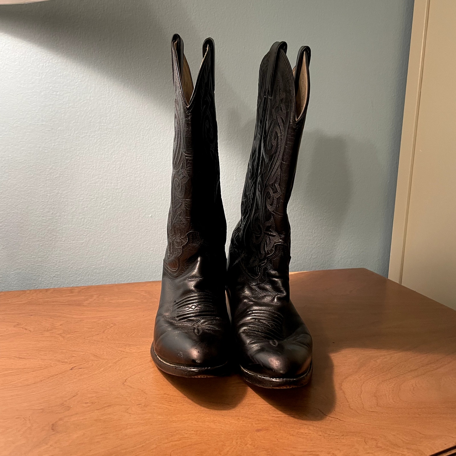 Justin Cowboy Boots Black Leather Size 9b